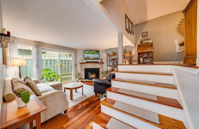 Beautifully Remodeled 2 bed/1.5 Bath Townhome in Shoreline Gallery 4