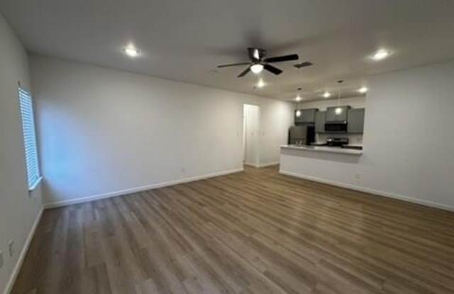 5511 Itasca Street Gallery 4
