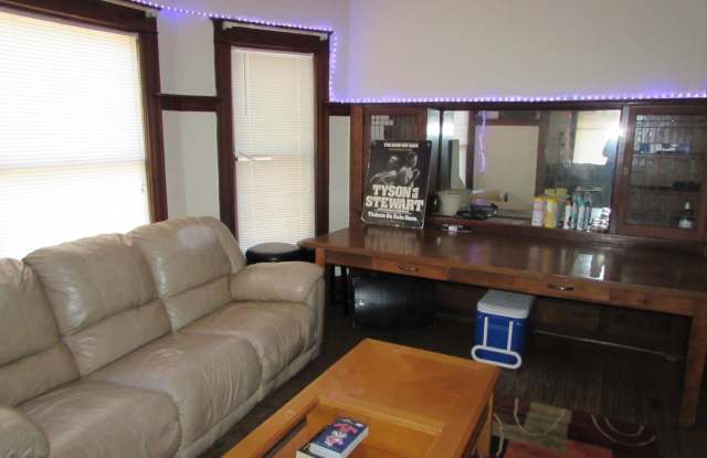 Spacious Madison 5-Bedroom with Yard, Parking & Prime Location - Available 8/15/2027 Gallery 4