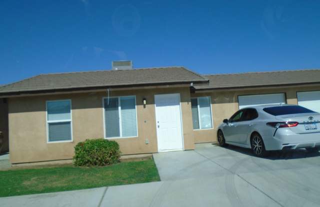 NOR - Away from the hustle and bustle but not far from Freeway 99. photos photos