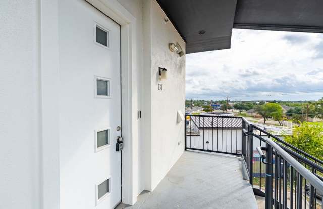 Stylish Condo in East Austin. Must See Opportunity! Gallery 4
