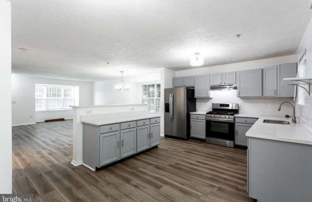 10400 VISTA GARDENS Drive Gallery 3