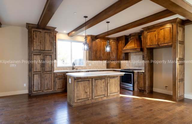 4bed 3 Bath Beautifully Updated Home in Gated Community Gallery 4