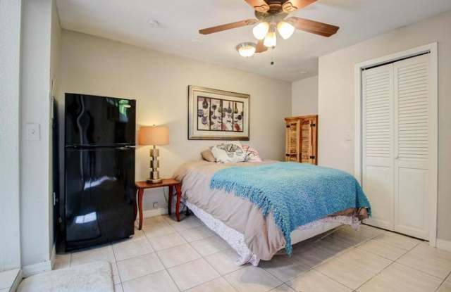 2119 West Farwell Drive Gallery 2