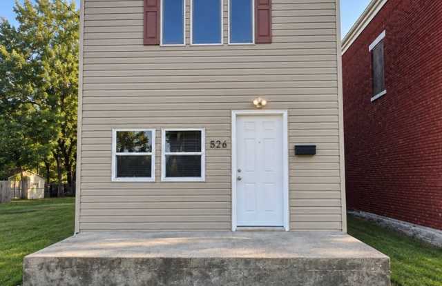 NEWLY RENOVATED 2 BEDROOM, 1 BATH FENCED BACKYARD Gallery 1