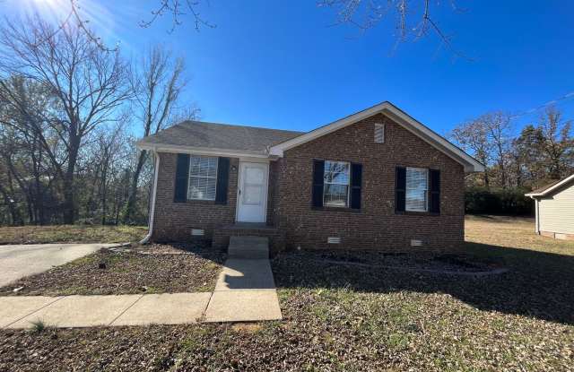 Charming 3 Bed, 2 Bath Home on Over an Acre! - 258 Northwood Terrace, Clarksville, TN 37042 Charming 3 Bed, 2 Bath Home on Over an Acre! - 258 Northwood Terrace, Clarksville, TN 37042