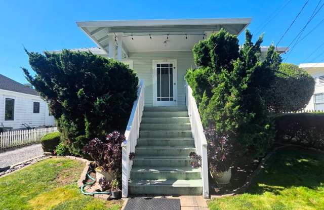 Charming Downtown Petaluma Gem - 3bed 1.5 Bath Available Now ! photos photos