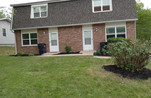 Three Bedroom Duplex - 1802 Starlight Drive, Columbia, MO 65202