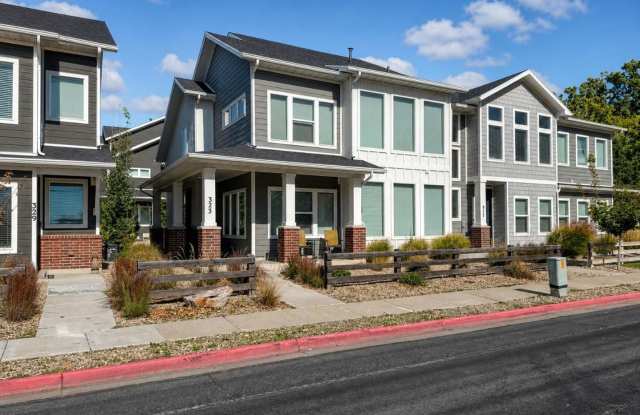 Spacious 3 Bed Townhome in a Convenient Layton Location Gallery 1
