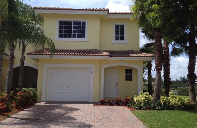 916 Imperial Lake Road - 916 Imperial Lake Road, Lake Belvedere Estates, FL 33413