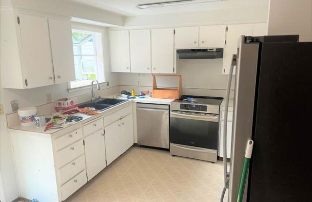 Cute home on Quiet Street 4bed/2bath photos photos