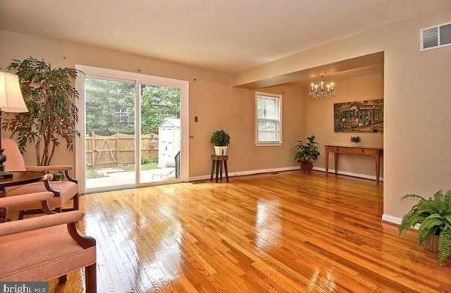 2318 WHEYSTONE COURT Gallery 3