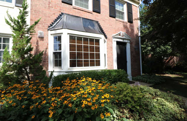 COMING SOON - Updated End Unit 3/2.5 at Regents Square in Woodley Gardens photos photos