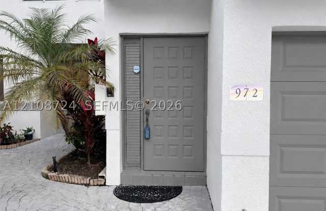 972 NW 92nd Ter Gallery 1