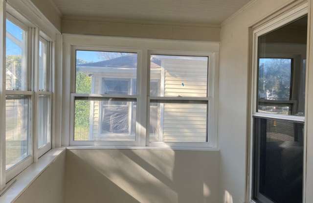 Newly updated 2 bedroom 1 bathroom home Gallery 4