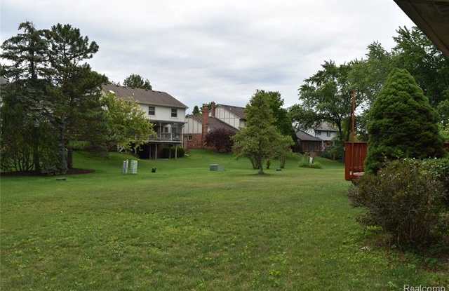 332 SILVERVALE Drive Gallery 2
