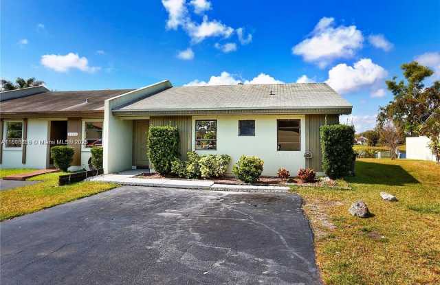 4902 SW 138th Ave photos photos