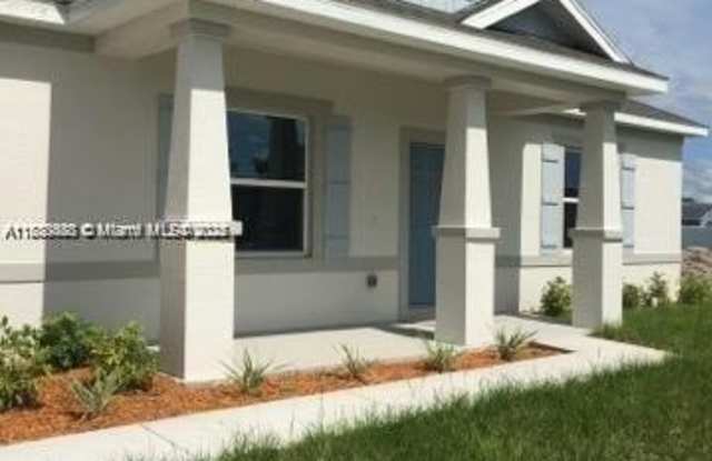 2240 SW Lawrence St photos photos