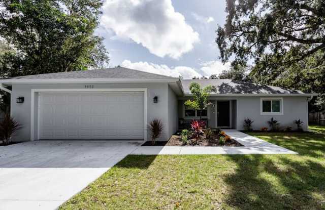 Beautiful Florida Home - 3800 Davis Boulevard, Sarasota, FL 34232