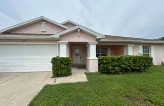 3/2  Pool home Gallery 1