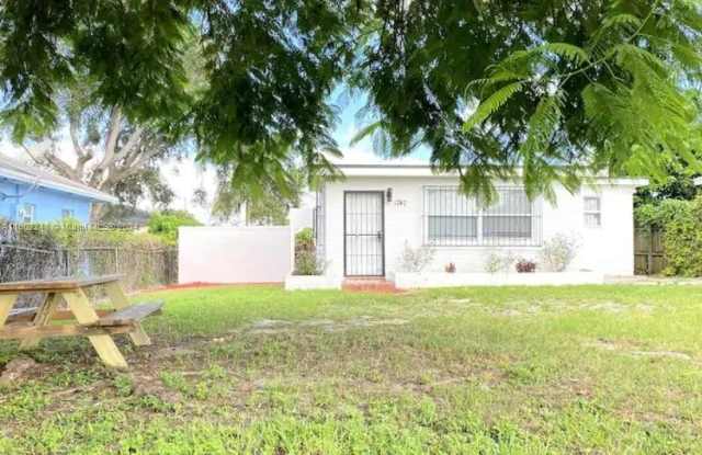 1747 NW 77th St - 1747 Northwest 77th Street, Gladeview, FL 33147