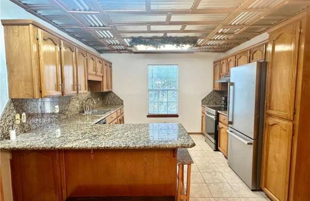1016 Fairway Drive Gallery 2