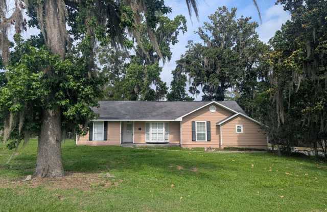 Charming SE Ocala Home with Spacious Yard & Convenient Location photos photos