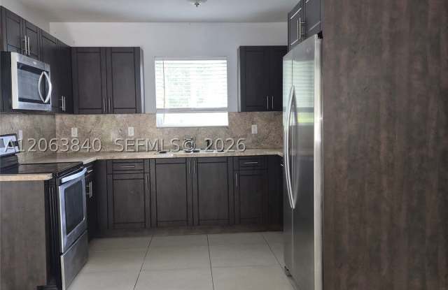 4643 NW 15th Ct Gallery 3