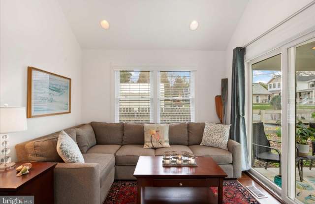 1711 WILSON POINT Road Gallery 2