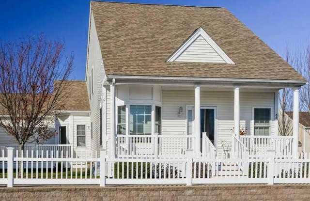 ****Cranston/Newbury Village – Exclusive Townhouse Condo - $3195**** - 55 Ashburton Drive, Cranston, RI 02921