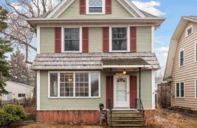 June 2023 ~ Cute 5 bedroom house. Spacious bedrooms. In unit laundry and dishwasher. photos photos