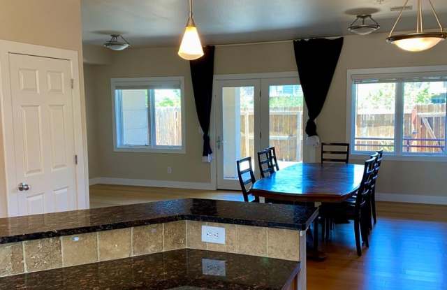 Available for 2027-2028 Fall Pre-Leasing: 2-Story Condo next to CU Campus Gallery 4