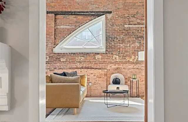 7 Crombie St Unit 13 Gallery 1
