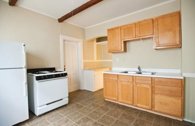 3221 N Newhall photos photos