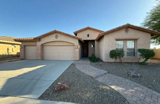 Beautiful 6 Bedroom - 4 Bath w/Private Pool  Basement - Chandler - 531 West Wildhorse Drive, Chandler, AZ 85286