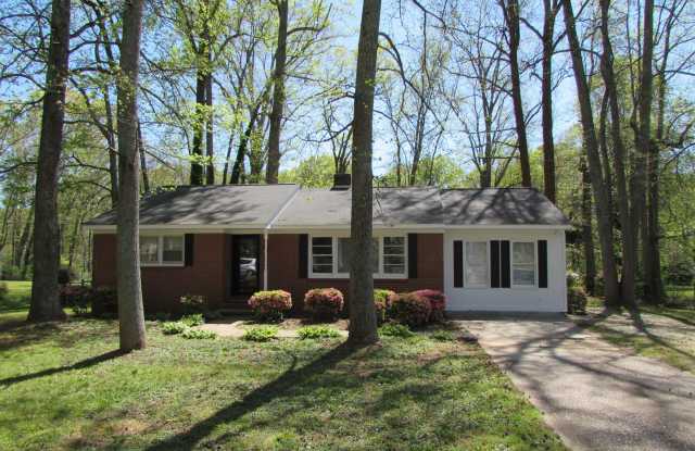 Lovely 3 Bed/1.5 Bath Home - Meadowbrook Subdivision in Salisbury - Large Back Deck - Wooded Back Yard - Storage Shed - Walking Trails photos photos