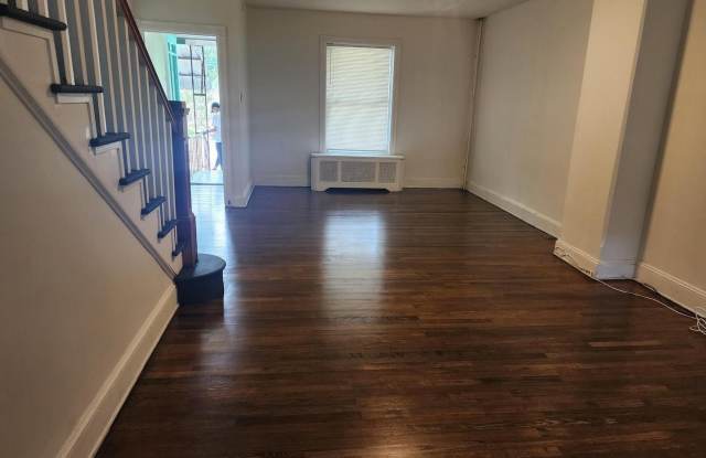 562 ELM Street Gallery 2