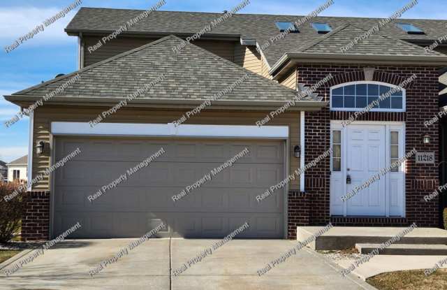 Four Bedroom Winfield Townhome Gallery 1