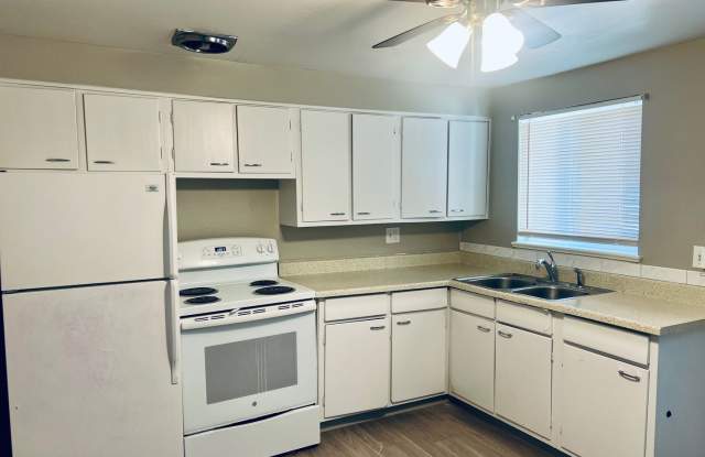 2 Bedroom 1 Bathroom Westminster Quadplex - Lower unit photos photos