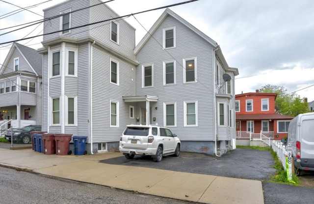 46 Wyllis Ave unit: 2 photos photos