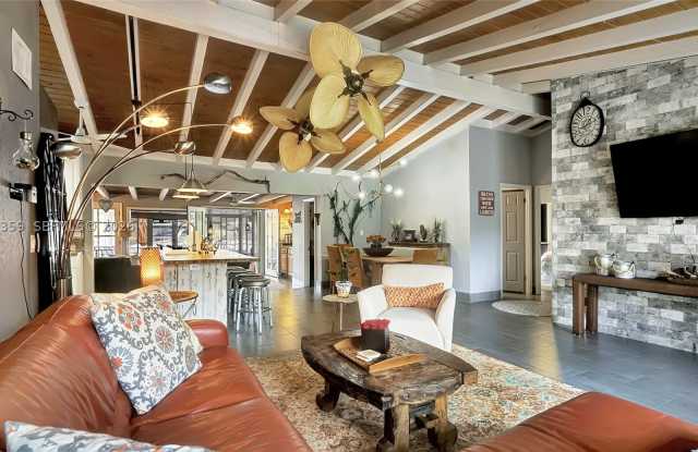 1521 SW 5th Ct Gallery 4