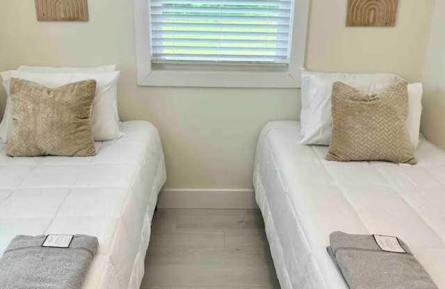 236 NE Beachview Dr Gallery 3