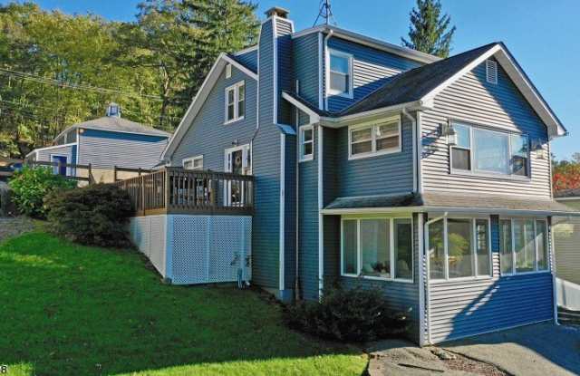 341 Maxim Dr - 341 Maxim Drive, Hopatcong, NJ 07843