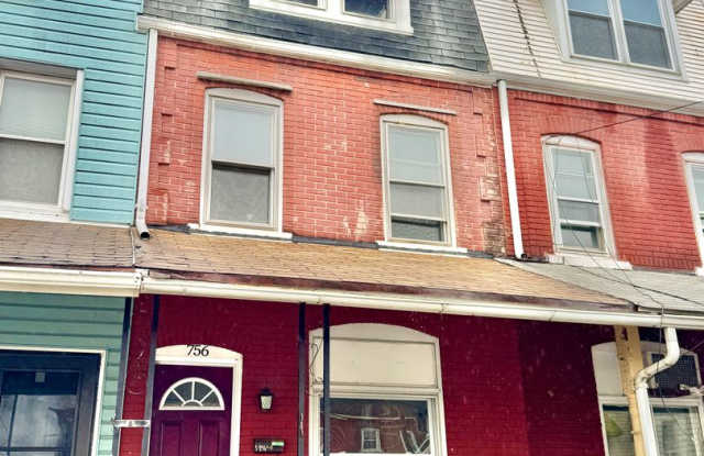 THREE Bedroom/ONE Bath Row Home photos photos