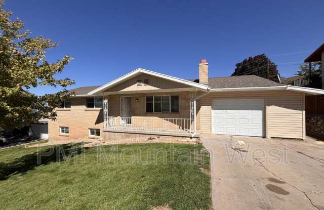 1011 Claremont Drive photos photos