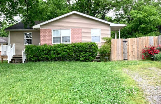3 Bedroom 1 Bath in Madison W/ Fenced in Yard. $1400/ mo $1400 Deposit - 309 Kate Street, Nashville, TN 37115
