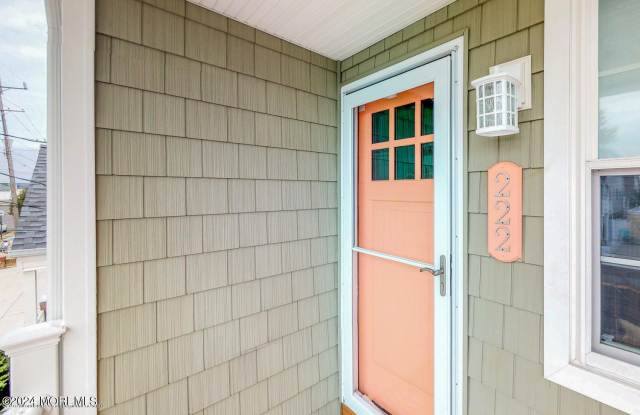 222 Hiering Avenue Gallery 2