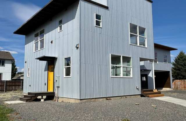 Bright 3BR/3BA with Soaring Ceilings  Large Windows photos photos