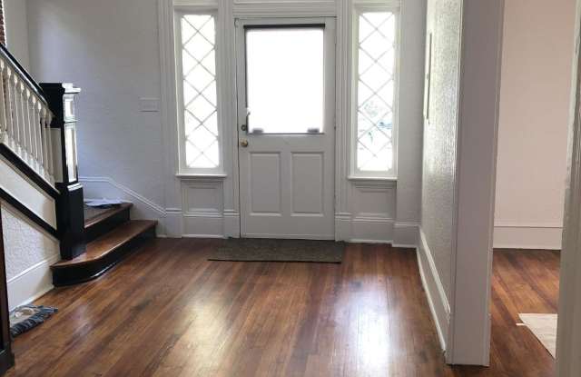 1950 N LAURA ST Gallery 2