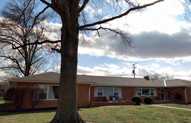 1817 Ardleigh Rd - 1817 Ardleigh Road, Upper Arlington, OH 43221